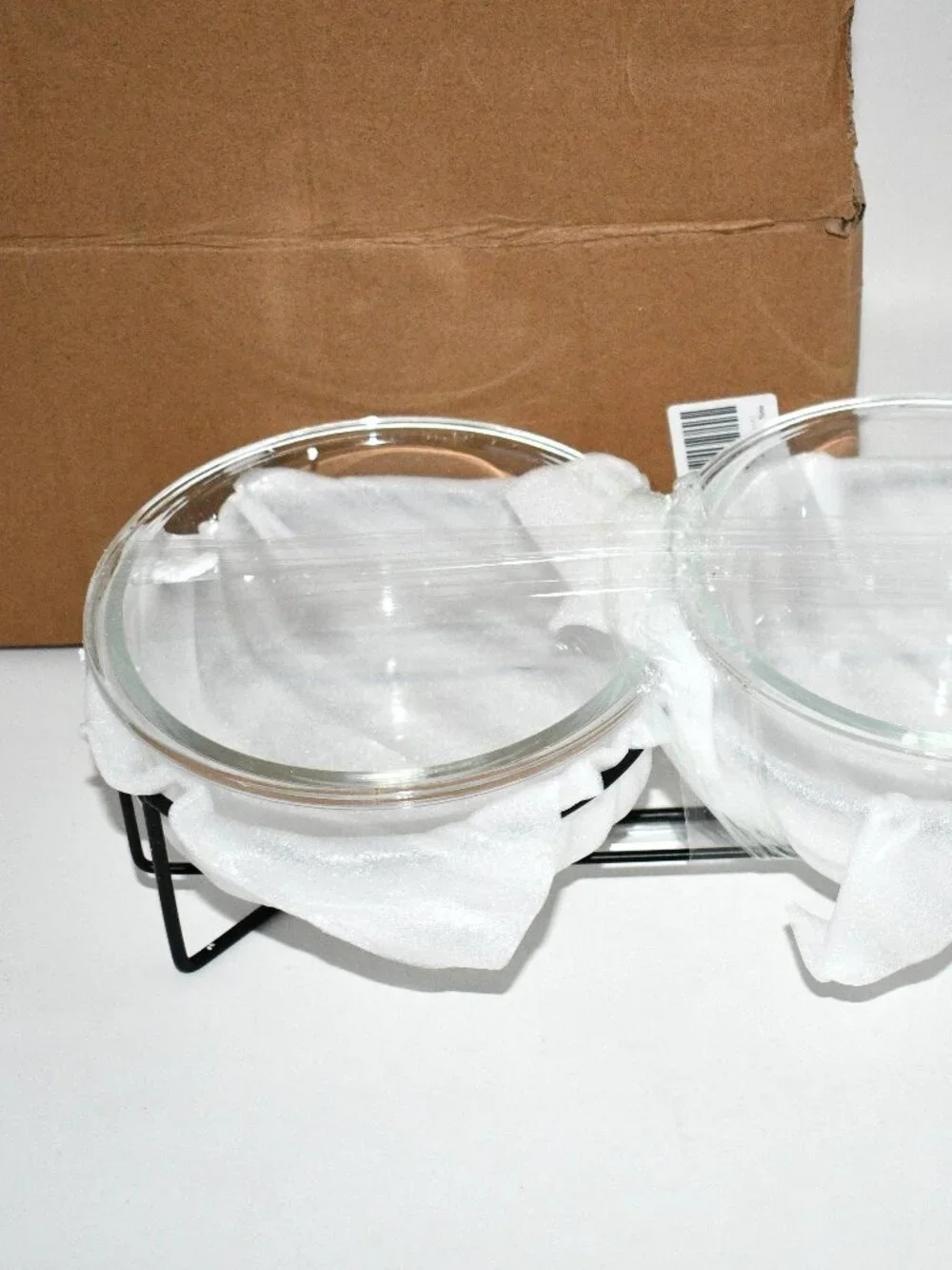 GDCZ Elevated Cat Bowl Stand, White Metal w/ 2 Ceramic 15oz Bowls, NWT Condition